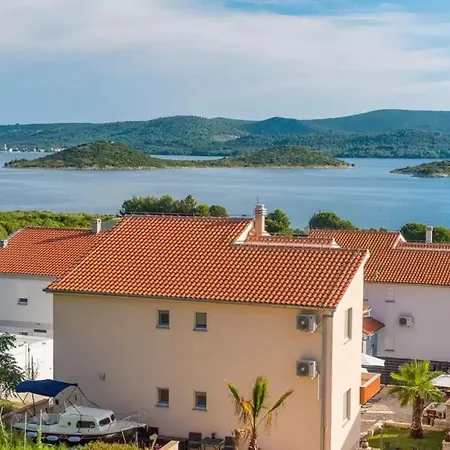 Appartement Apartments Iva- With Pool