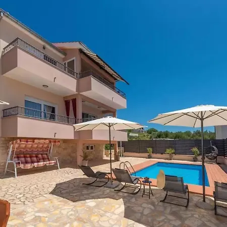 Appartement Apartments Iva- With Pool *