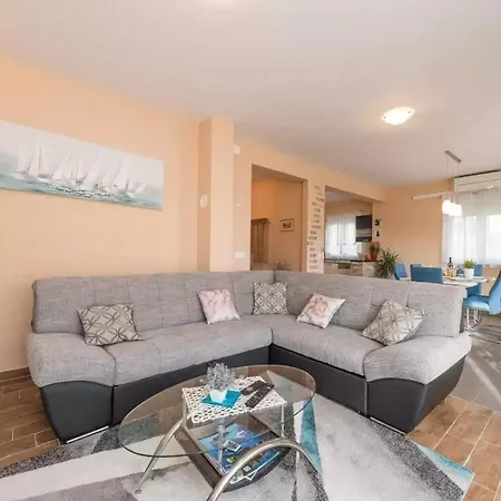 Appartement Apartments Iva- With Pool