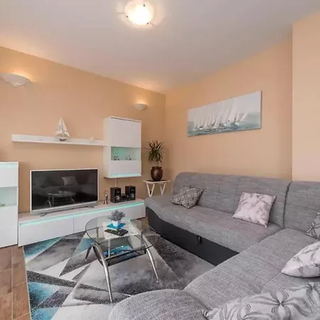 Appartement Apartments Iva- With Pool
