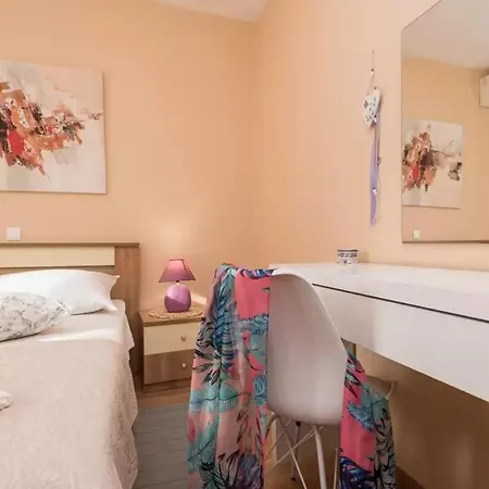 Appartement Apartments Iva- With Pool *